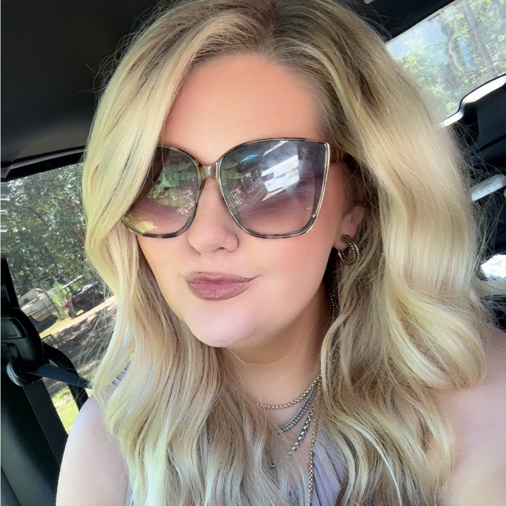 Meet your Posher, Molly